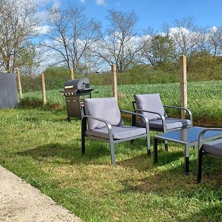 Belle Maison Climatisee Renovee Pac-Man Entre Collegues, Amis, Famille - Barbecue - Netflix - Prime - Baby Foot 50Cts Saint-Seurin-sur-l'Isle المظهر الخارجي الصورة