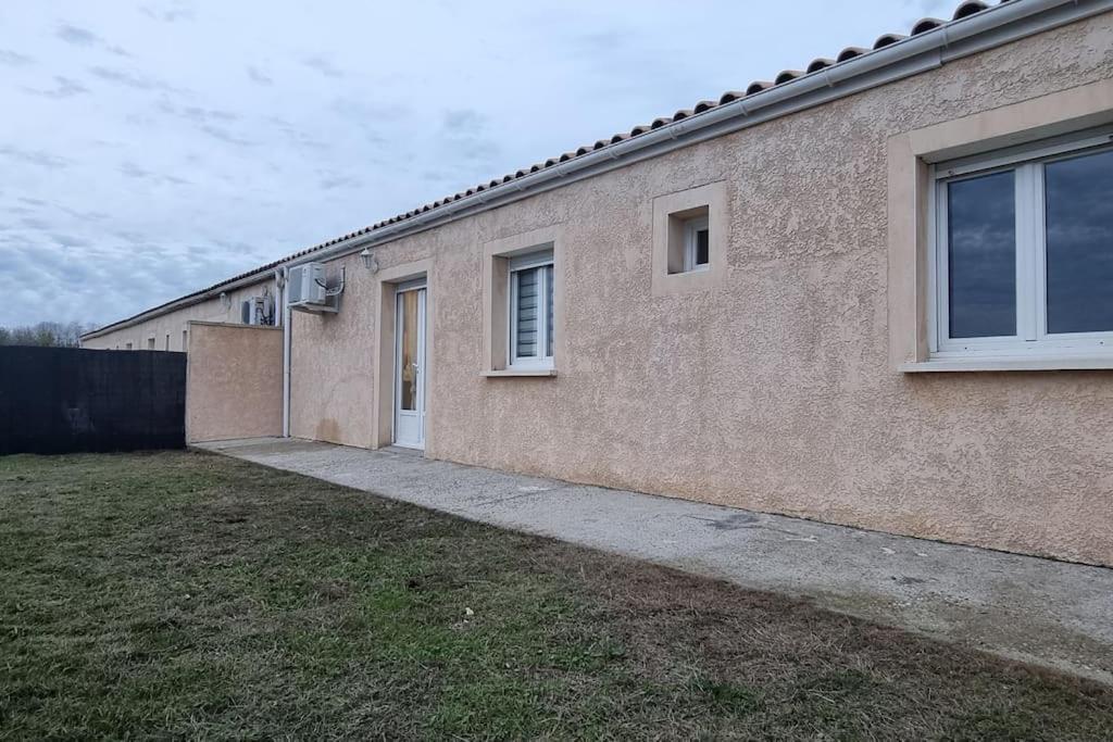 Belle Maison Climatisee Renovee Pac-Man Entre Collegues, Amis, Famille - Barbecue - Netflix - Prime - Baby Foot 50Cts Saint-Seurin-sur-l'Isle المظهر الخارجي الصورة