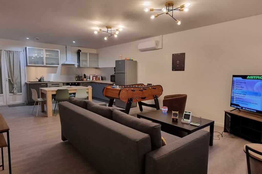 Belle Maison Climatisee Renovee Pac-Man Entre Collegues, Amis, Famille - Barbecue - Netflix - Prime - Baby Foot 50Cts Saint-Seurin-sur-l'Isle المظهر الخارجي الصورة