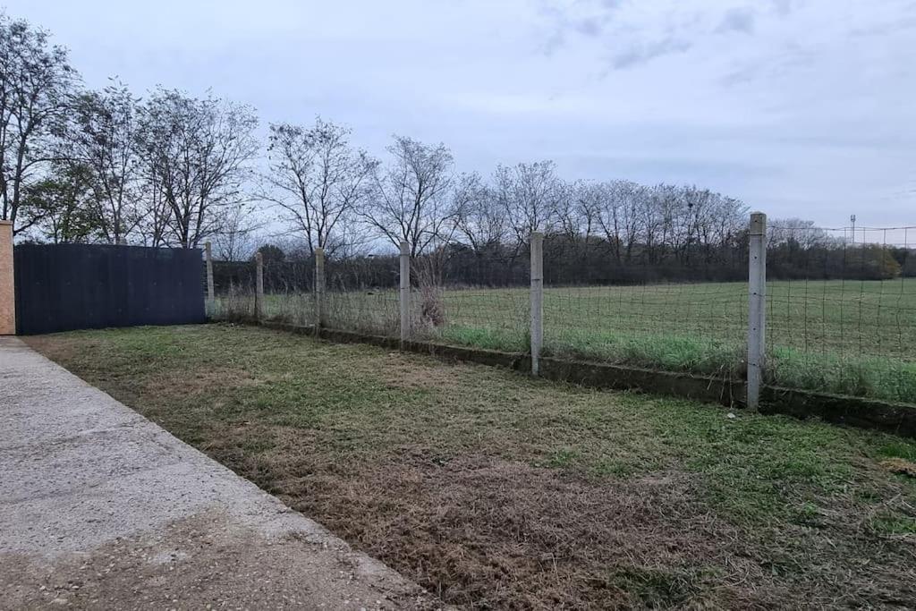 Belle Maison Climatisee Renovee Pac-Man Entre Collegues, Amis, Famille - Barbecue - Netflix - Prime - Baby Foot 50Cts Saint-Seurin-sur-l'Isle المظهر الخارجي الصورة