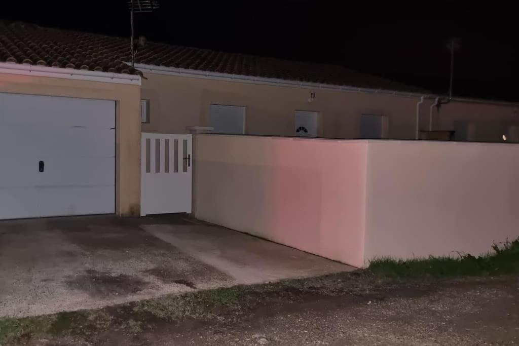 Belle Maison Climatisee Renovee Pac-Man Entre Collegues, Amis, Famille - Barbecue - Netflix - Prime - Baby Foot 50Cts Saint-Seurin-sur-l'Isle المظهر الخارجي الصورة