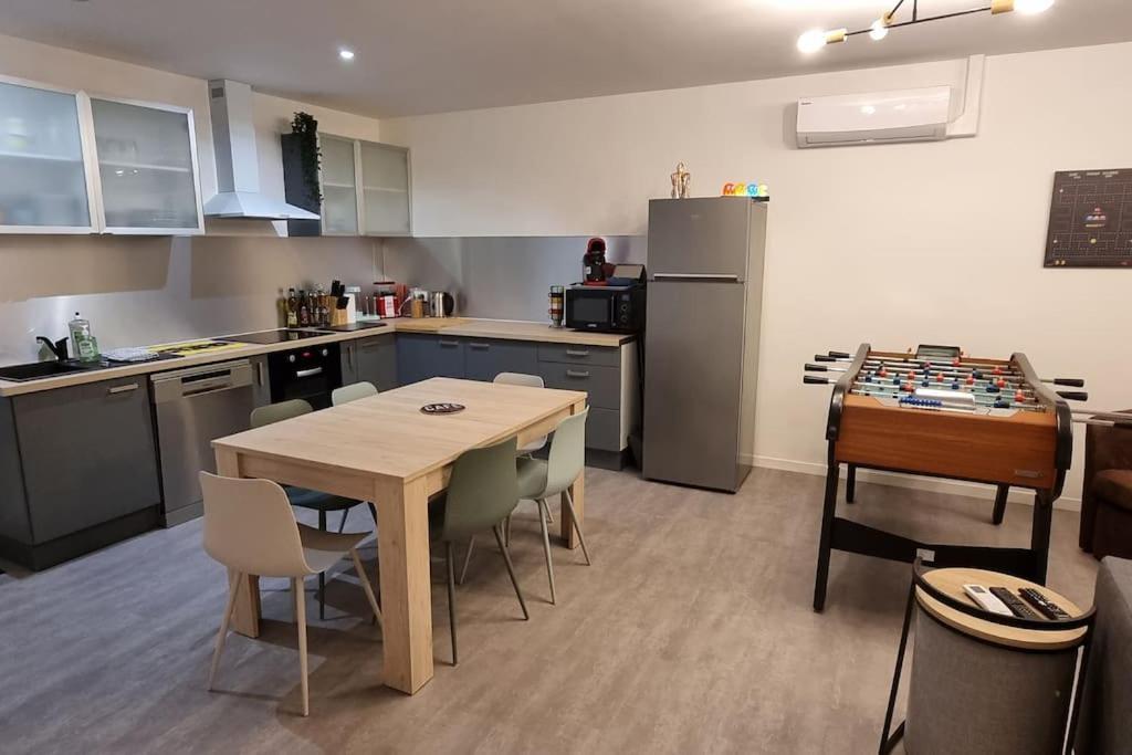 Belle Maison Climatisee Renovee Pac-Man Entre Collegues, Amis, Famille - Barbecue - Netflix - Prime - Baby Foot 50Cts Saint-Seurin-sur-l'Isle المظهر الخارجي الصورة
