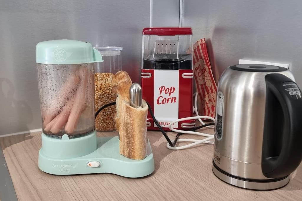 Belle Maison Climatisee Renovee Pac-Man Entre Collegues, Amis, Famille - Barbecue - Netflix - Prime - Baby Foot 50Cts Saint-Seurin-sur-l'Isle المظهر الخارجي الصورة