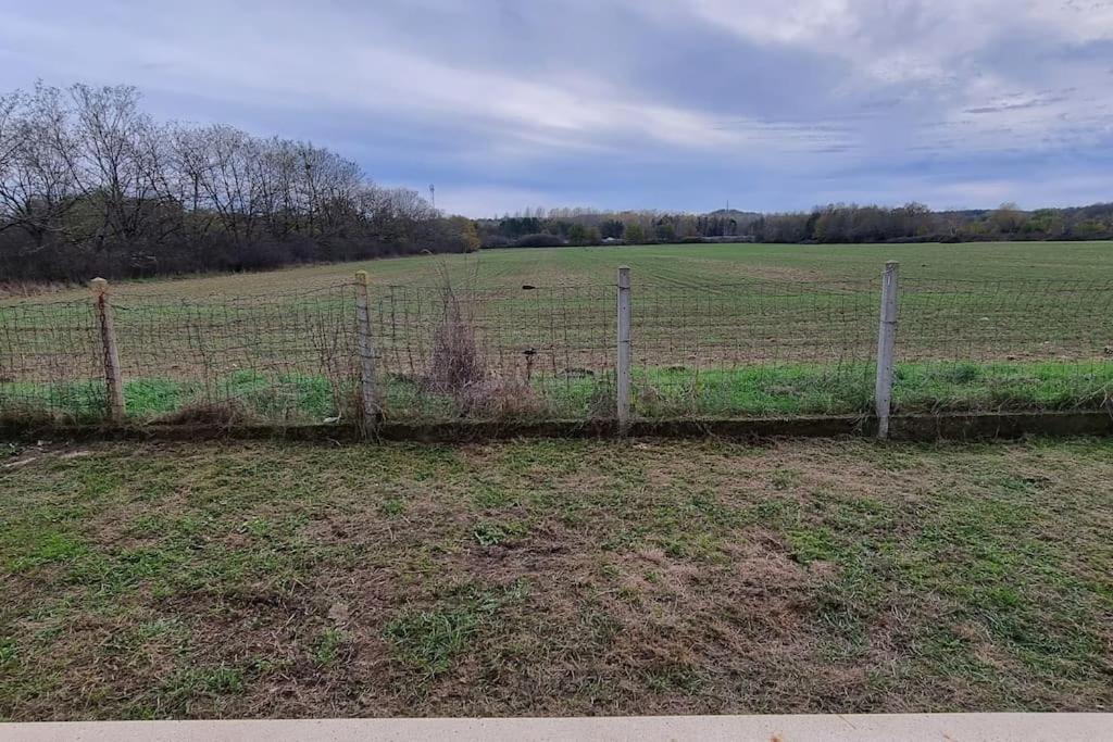 Belle Maison Climatisee Renovee Pac-Man Entre Collegues, Amis, Famille - Barbecue - Netflix - Prime - Baby Foot 50Cts Saint-Seurin-sur-l'Isle المظهر الخارجي الصورة