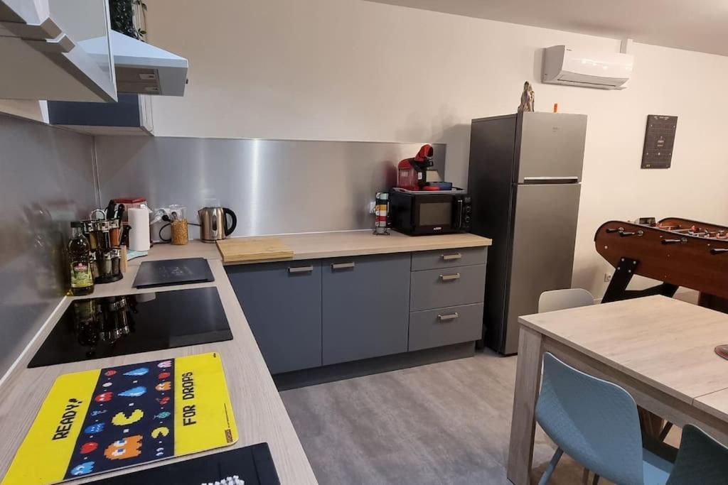 Belle Maison Climatisee Renovee Pac-Man Entre Collegues, Amis, Famille - Barbecue - Netflix - Prime - Baby Foot 50Cts Saint-Seurin-sur-l'Isle المظهر الخارجي الصورة