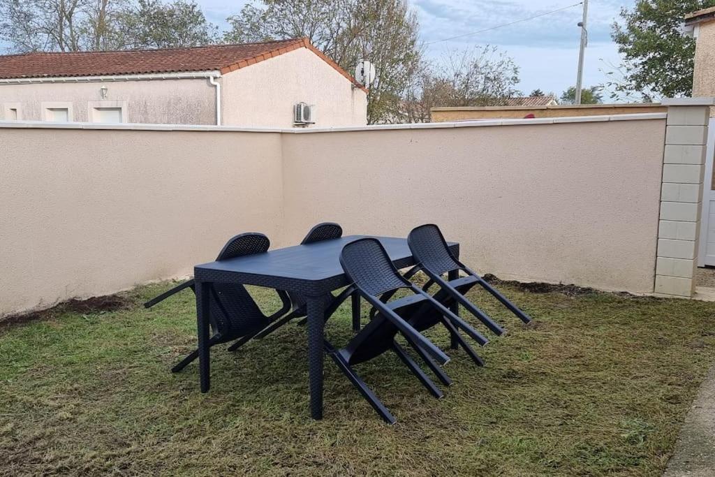 Belle Maison Climatisee Renovee Pac-Man Entre Collegues, Amis, Famille - Barbecue - Netflix - Prime - Baby Foot 50Cts Saint-Seurin-sur-l'Isle المظهر الخارجي الصورة