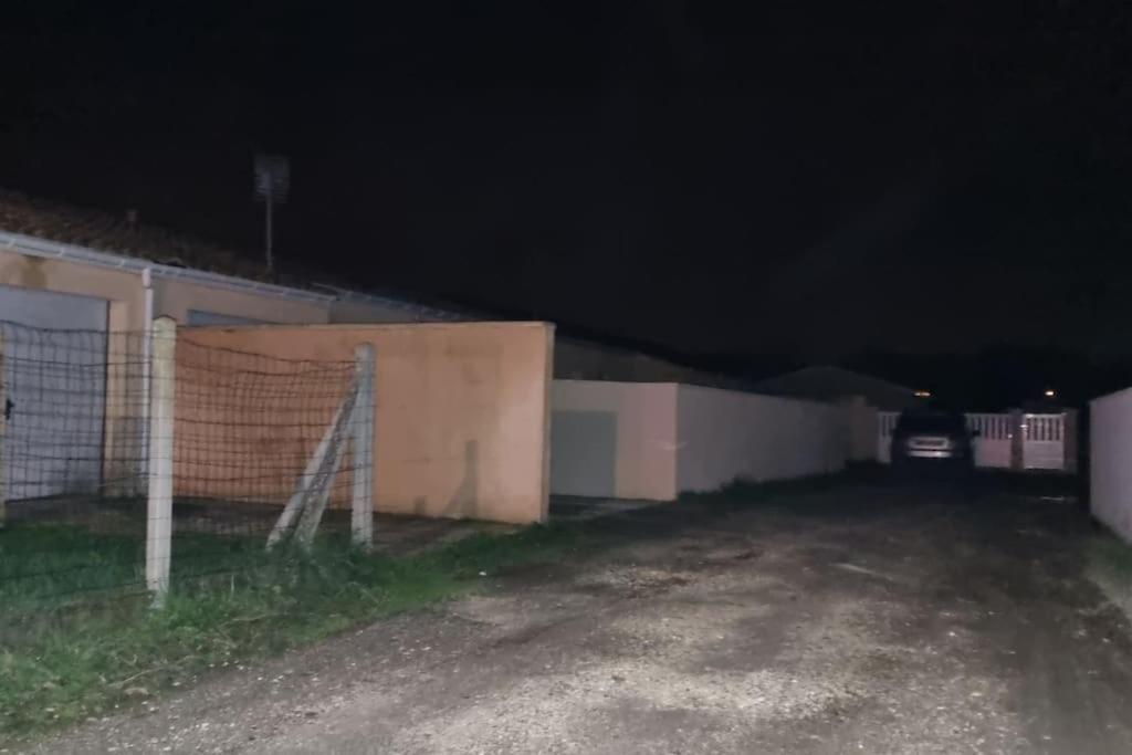 Belle Maison Climatisee Renovee Pac-Man Entre Collegues, Amis, Famille - Barbecue - Netflix - Prime - Baby Foot 50Cts Saint-Seurin-sur-l'Isle المظهر الخارجي الصورة