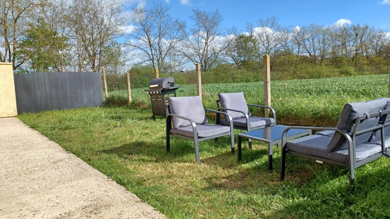 Belle Maison Climatisee Renovee Pac-Man Entre Collegues, Amis, Famille - Barbecue - Netflix - Prime - Baby Foot 50Cts Saint-Seurin-sur-l'Isle المظهر الخارجي الصورة